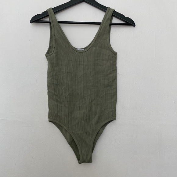 Zara Tops - **$5 SALE** Zara Green Ribbed Bodysuit